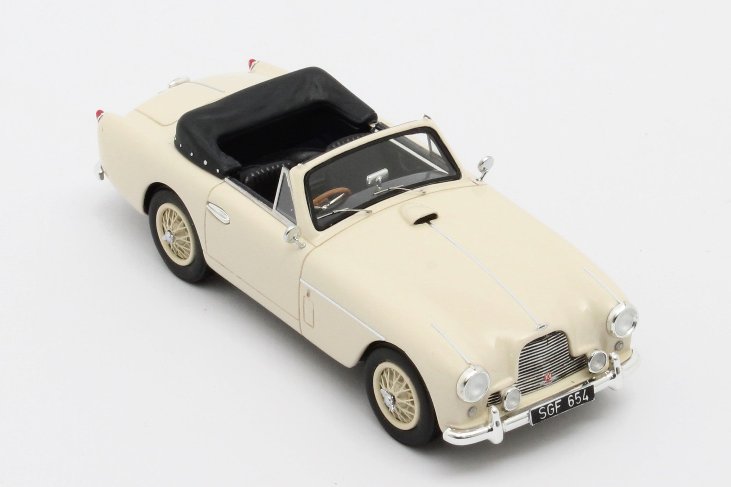 Aston Martin DB2 /4 MKII Tickford white 1:43 – Thomas