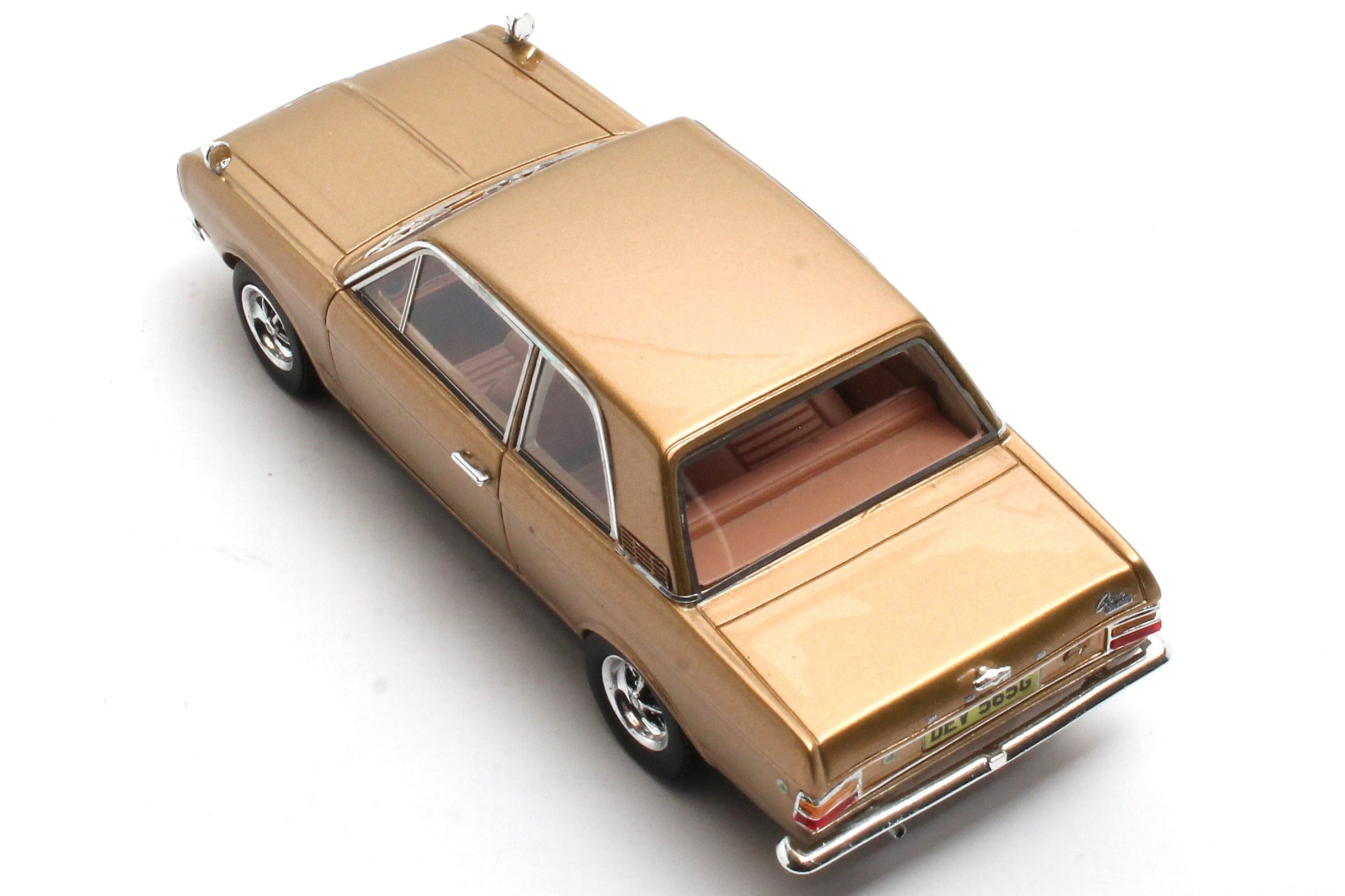Matrix 1/43 Ford Cortina Lotus MkII – Or 1966-1970 – Modèle Résine – Prévente