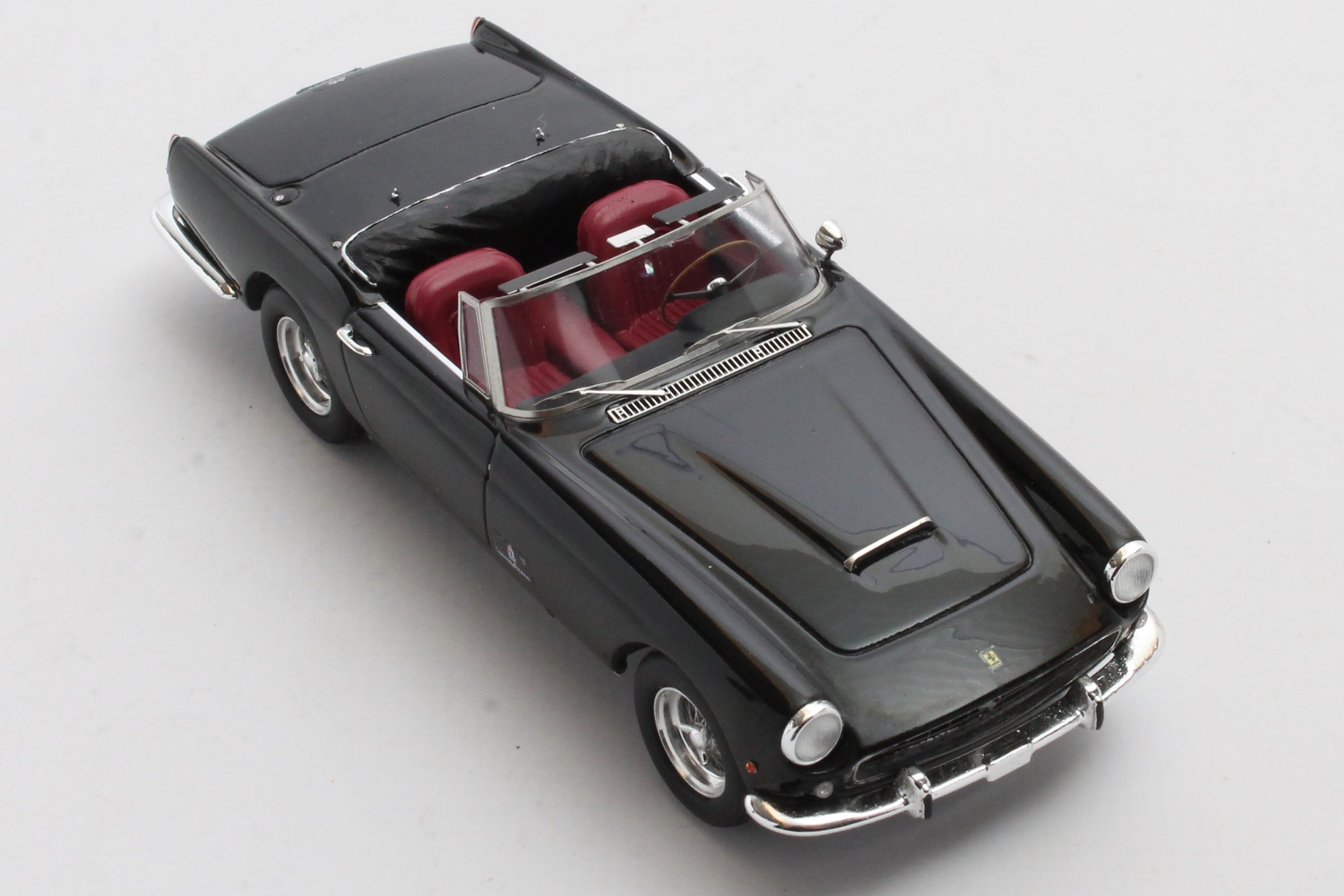 MX40604-122 Ferrari 250 GT cabriolet Pininfarina Série 2 noire au 1/43 MX40604-122 Ferrari 250 GT cabriolet Pininfarina Série 2 noire au 1/43