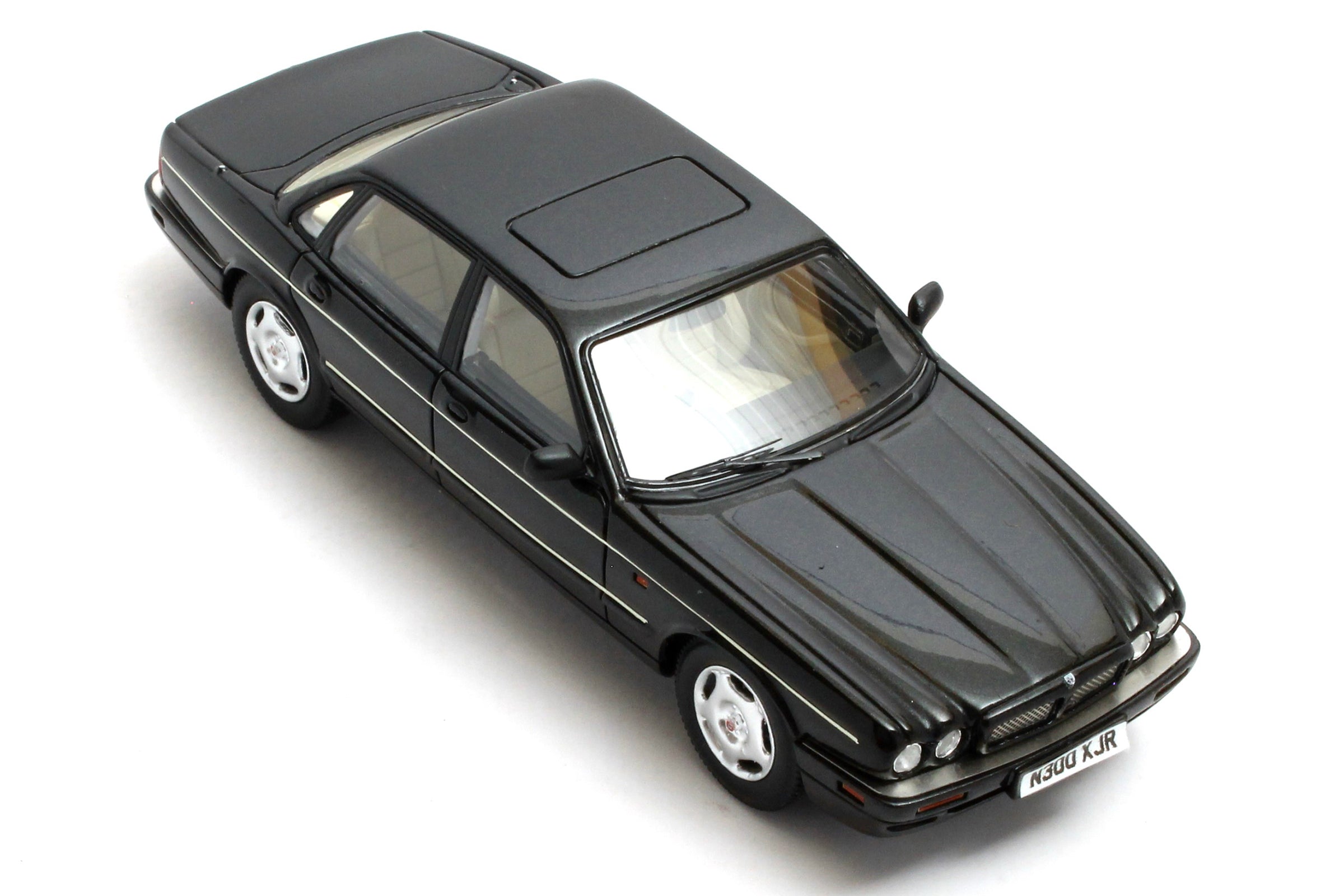 Jaguar XJR X300 black 1:43 – Thomas Langejürgen