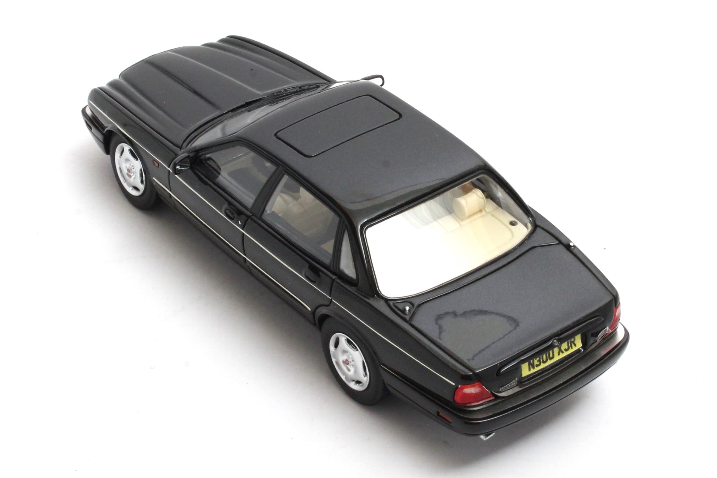 Jaguar XJR X300 black 1:43 – Thomas Langejürgen
