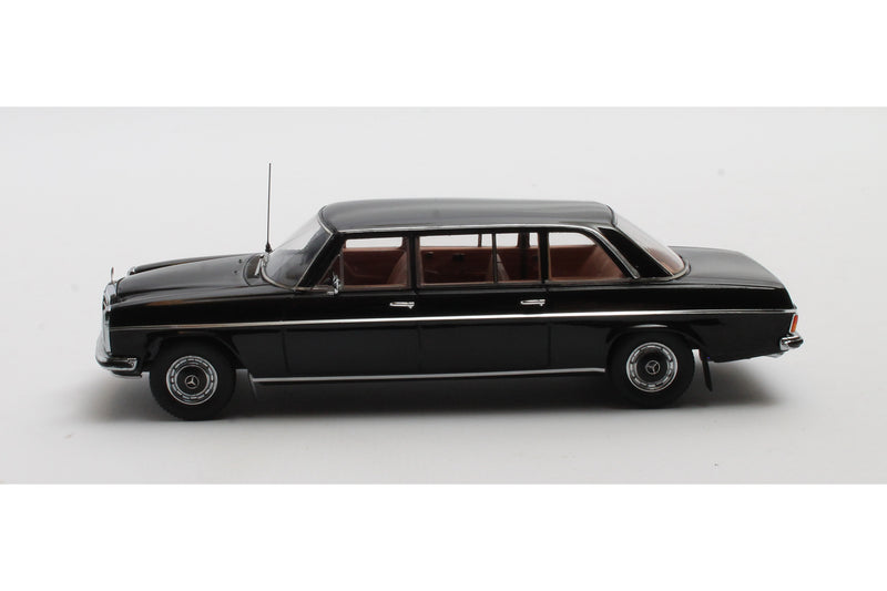 Mercedes V114 long black 1:43