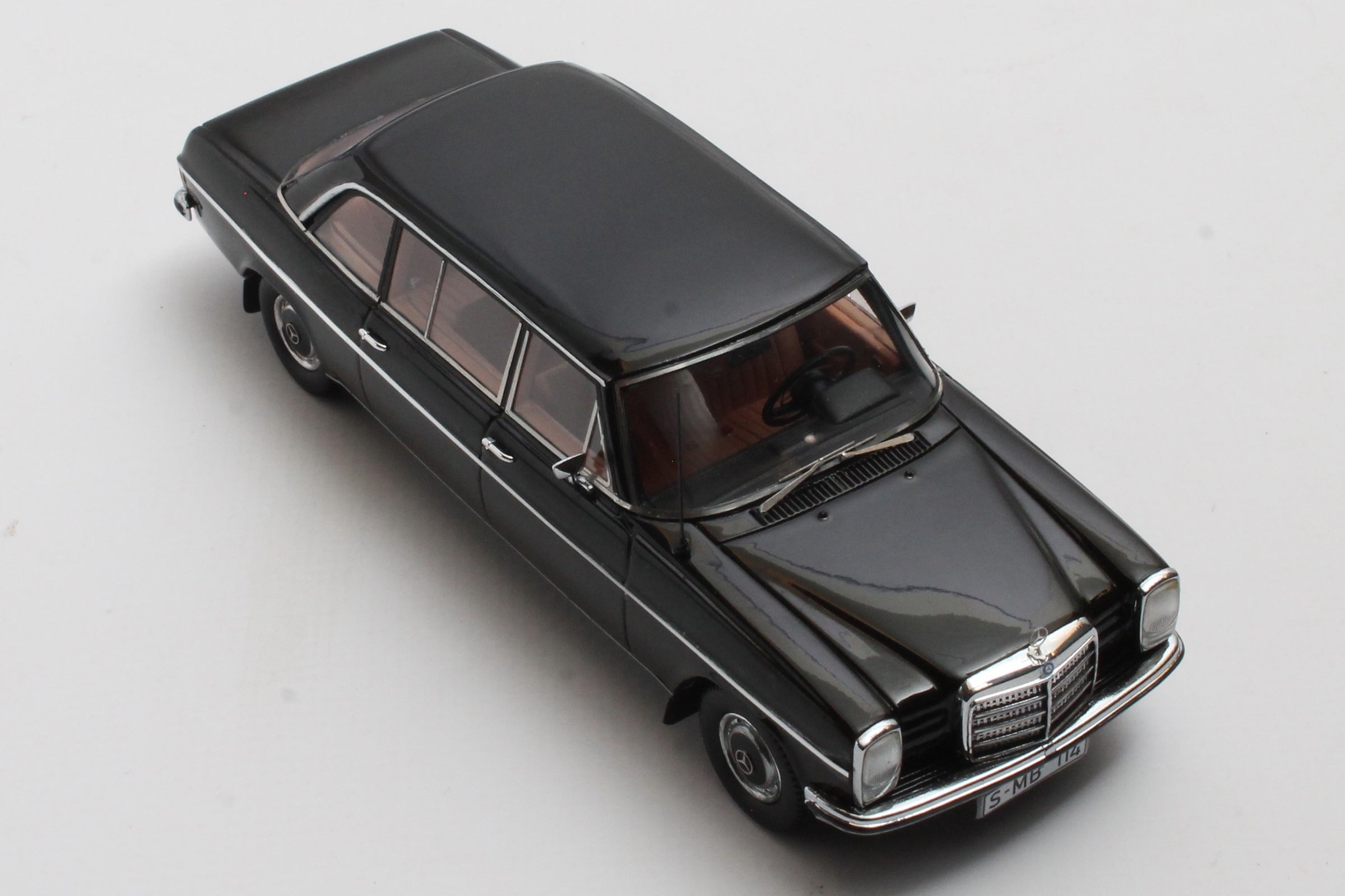 Mercedes V114 long black 1:43 – Thomas Langejürgen
