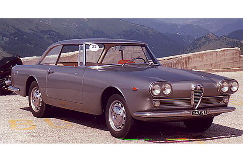 Alfa Romeo 2000 Praho Touring grau 1:43