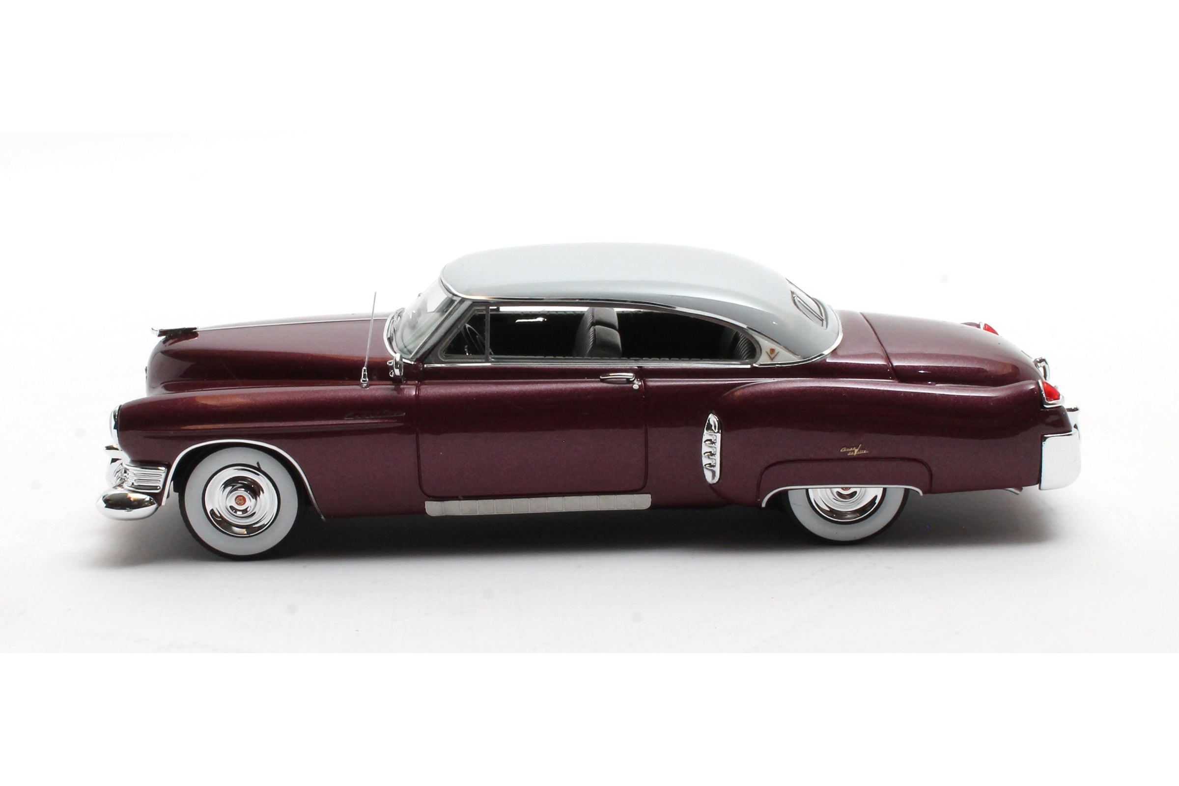 ミニカー Cadillac 1949 Coupe de Ville 1:18 1949 Cadillac Coupe De Ville Convertible Pink 1/18 Diecast