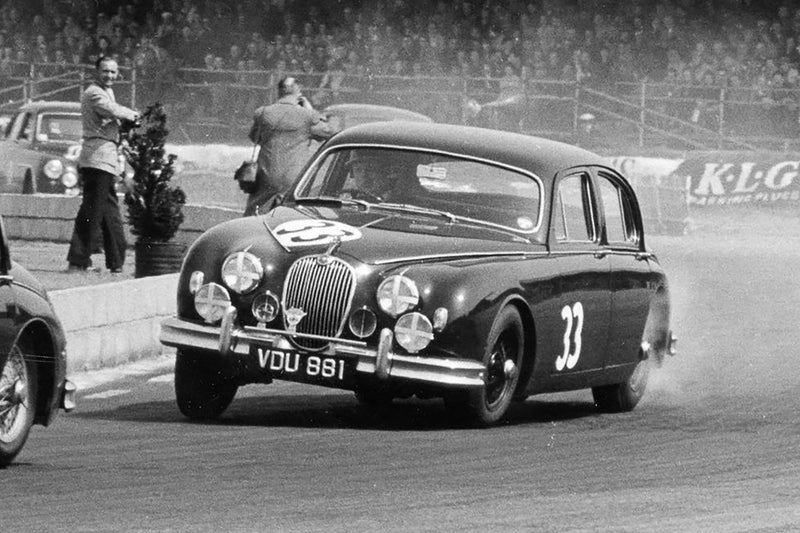 Jaguar 3.4 #33 winner Silverstone 1957 1:43