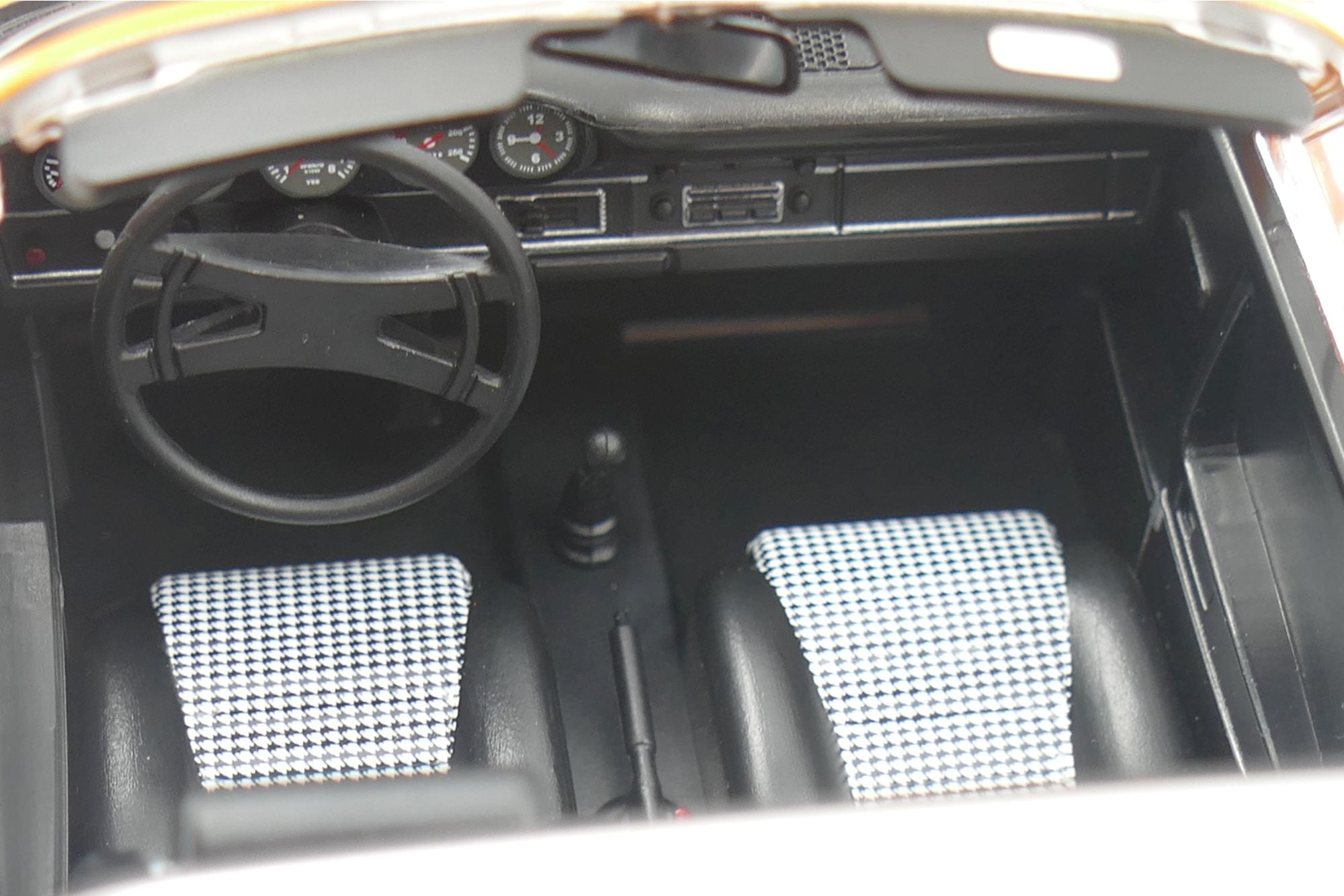 Porsche 911 T Targa NOREV 1/18 – Orange, Neuve Sous Boîte