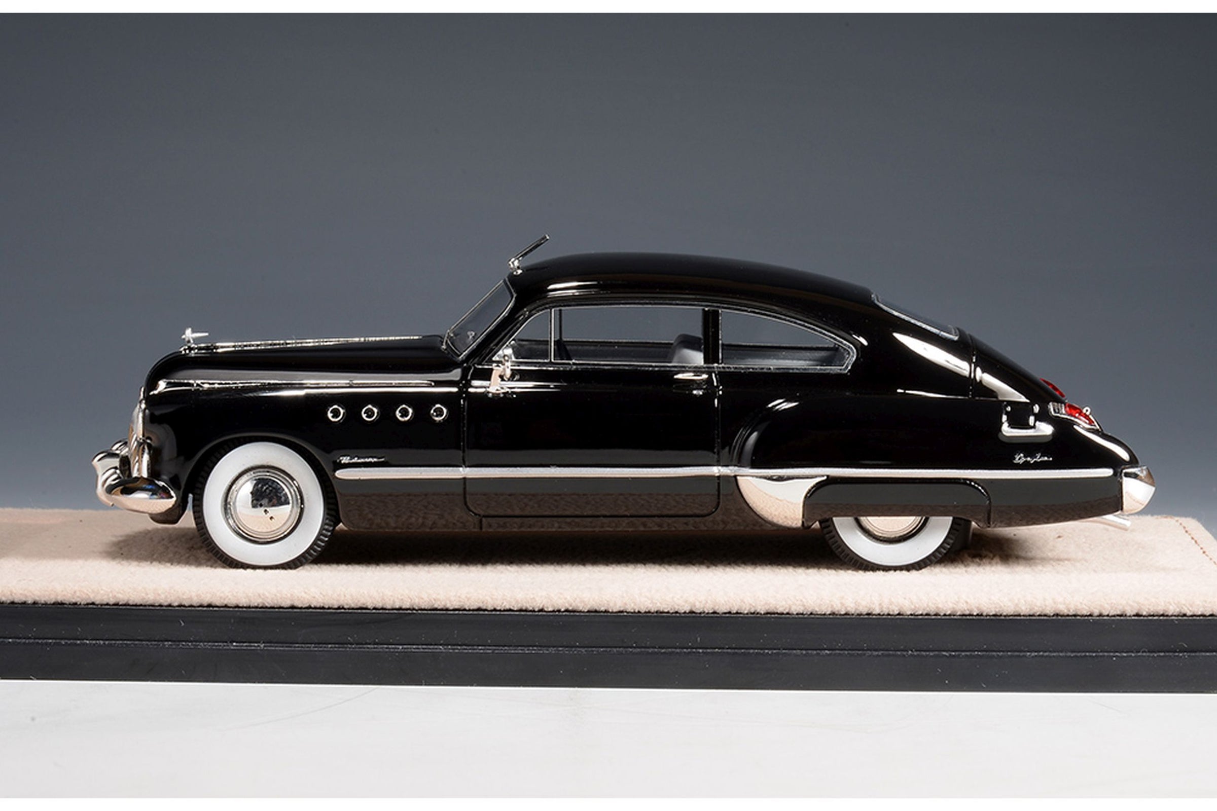 1949 Buick Roadmaster Sedanette - black 1:43 – Thomas Langejürgen