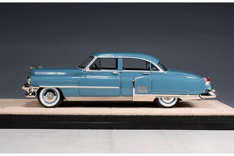 1953 Cadillac Fleetwood Sixty Special - Tunis blue met. 1:43