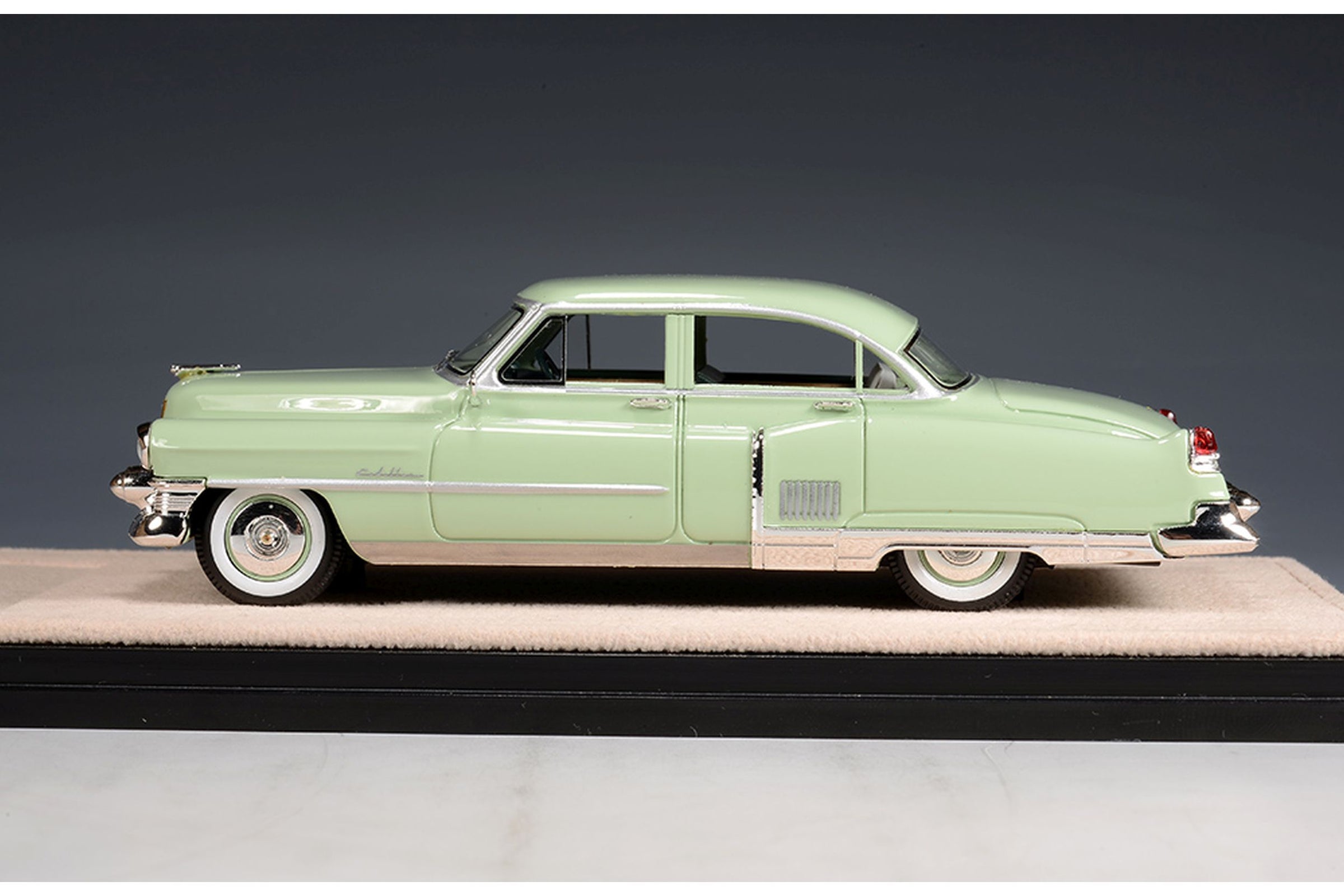 1953 Cadillac Fleetwood Sixty Special - gloss green 1:43 – Thomas