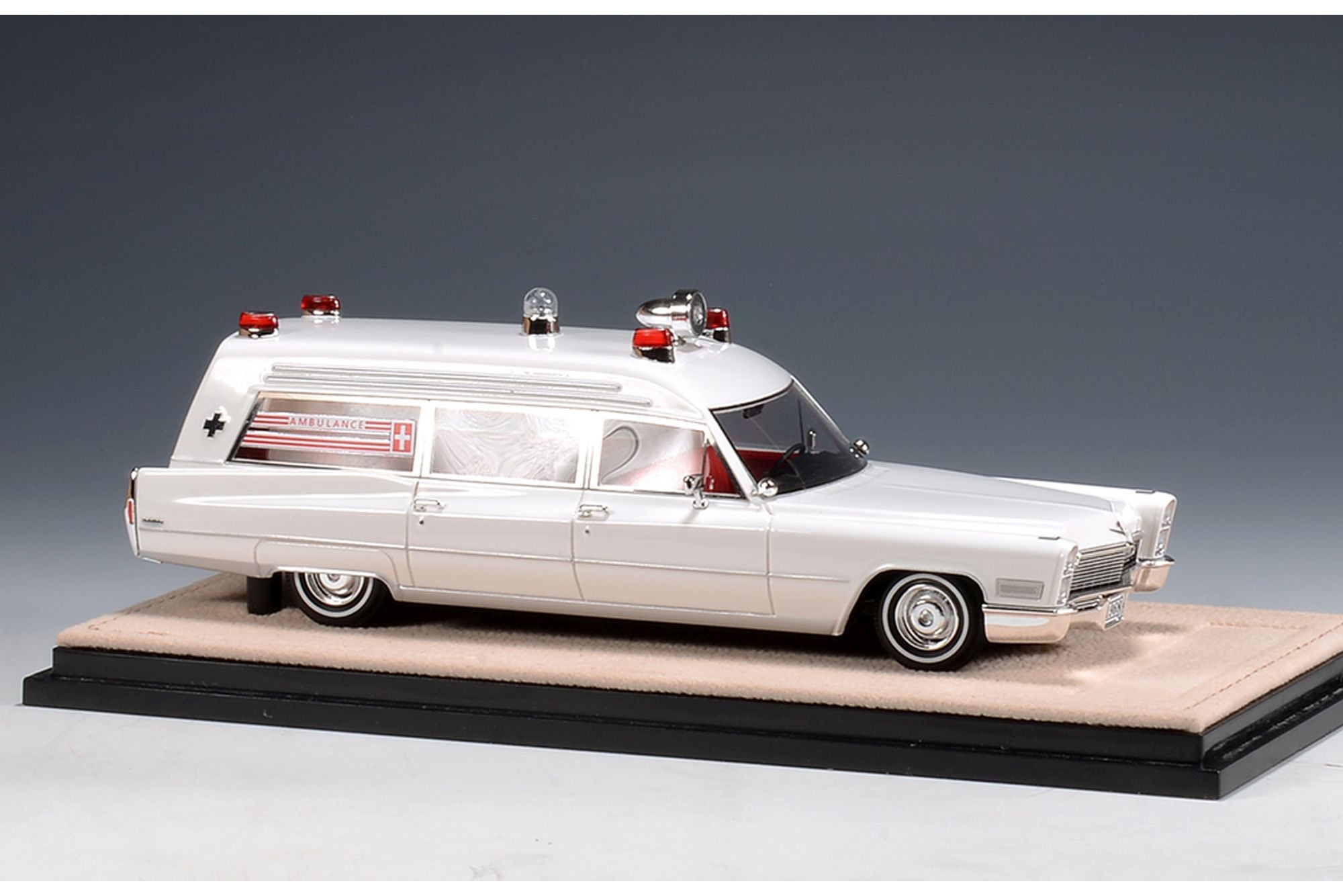 1968 Cadillac Miller-Meteor Ambulance - white 1:43 – Thomas