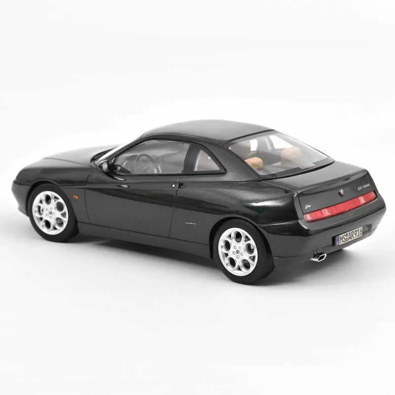 Alfa Romeo GTV 2001 - Coventry green met. 1:18