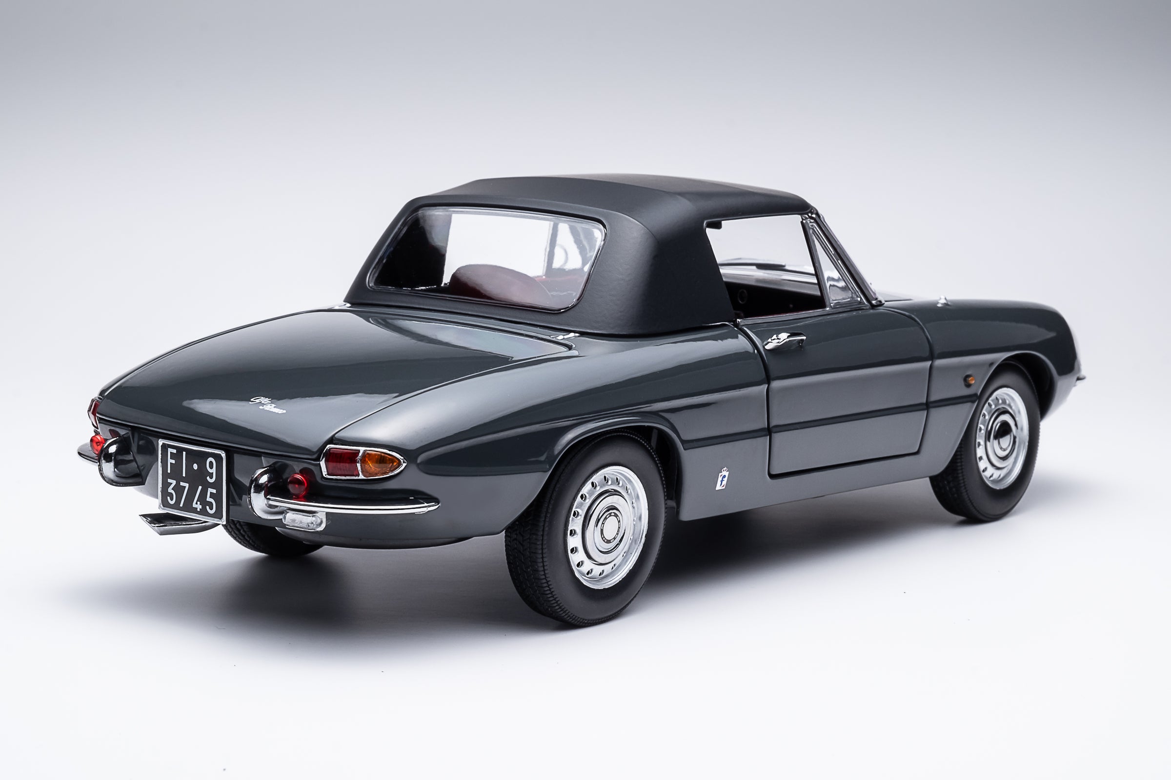 【専用扱い】PMA ALFA ROMEO 1600 Spider Duetto Alfa Romeo 1600 Duetto Spider 1966 - graphite 1:18 – Thomas