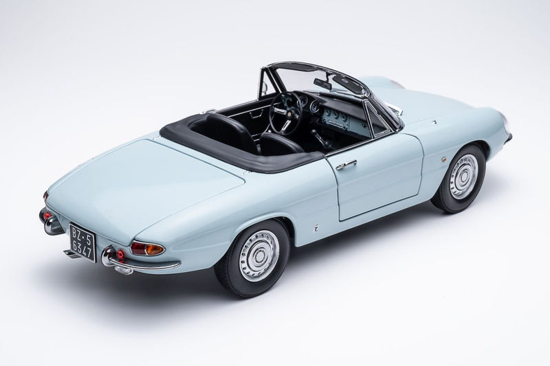 Alfa Romeo 1600 Duetto Spider hellblau 1:18