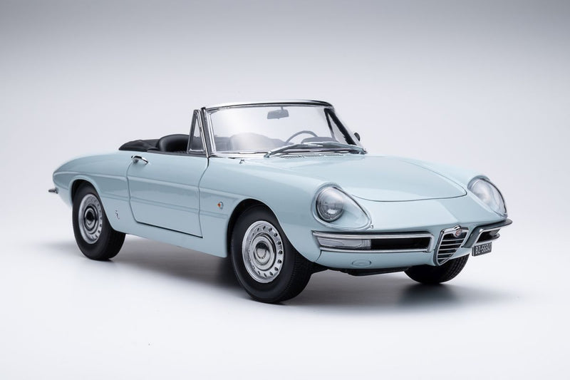 Alfa Romeo 1600 Duetto Spider hellblau 1:18