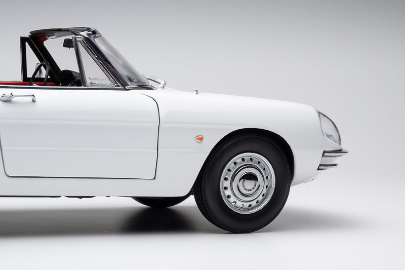 Alfa Romeo 1600 Duetto Spider 1966 - white 1:18