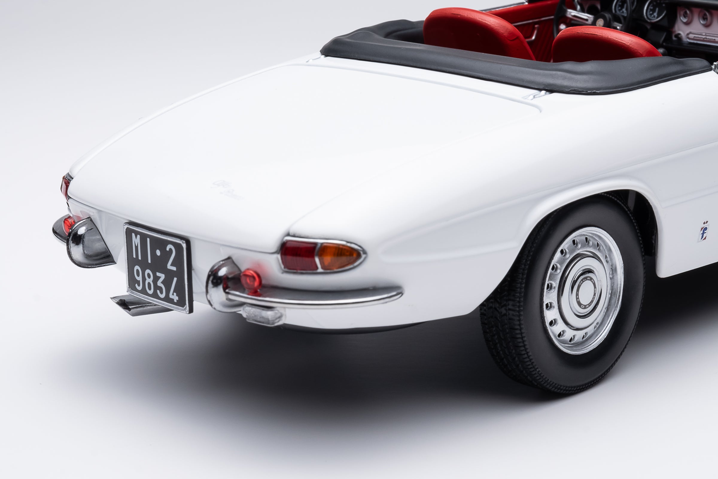 AUTOart Alfa Romeo 1600 Duetto ホワイト Autoart Alfa Romeo 1600 Duetto Spider white 1966 1/18 70136 | eBay ミニカー