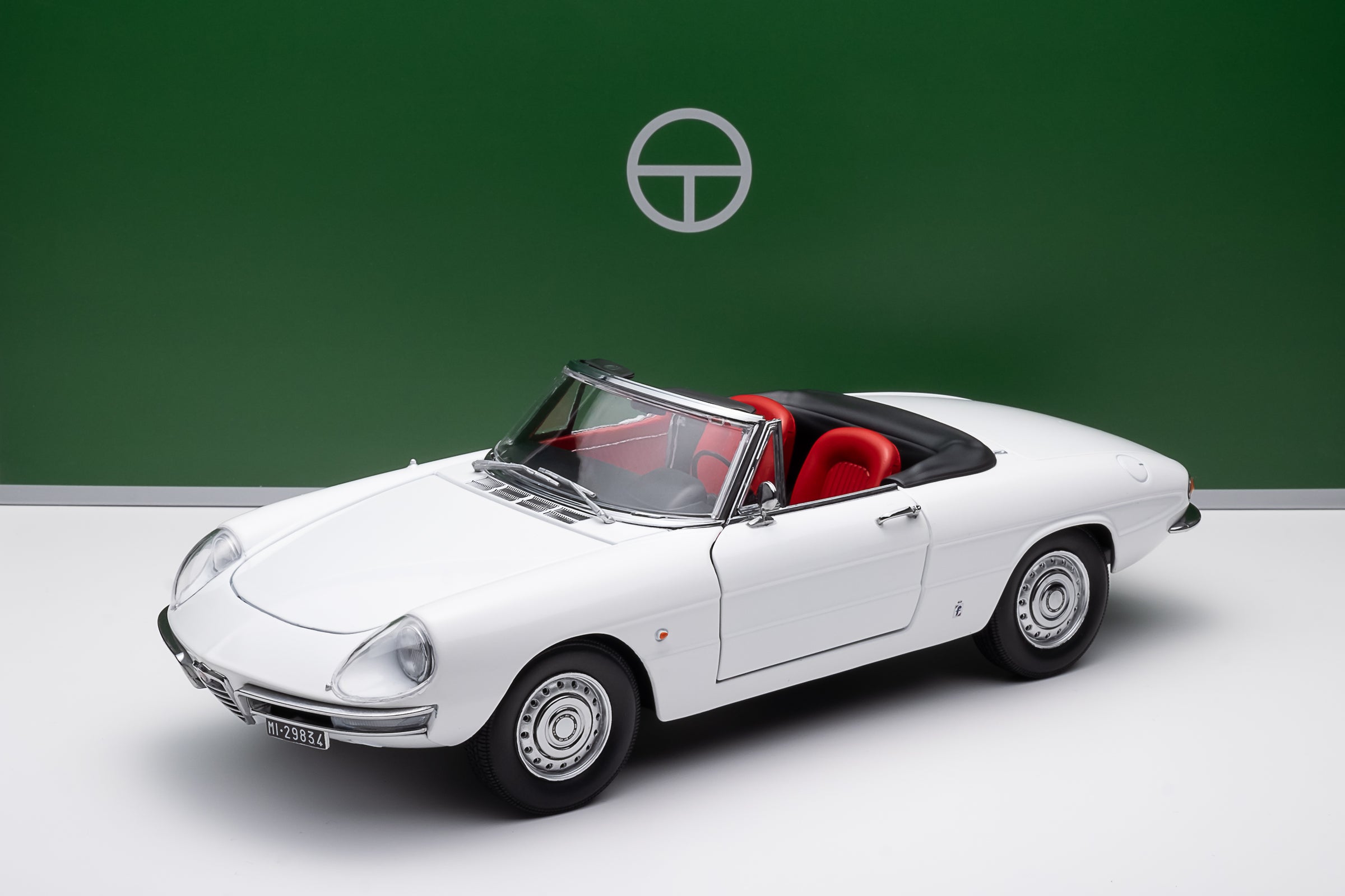 AUTOart Alfa Romeo 1600 Duetto ホワイト Alfa Romeo 1600 Duetto Spider 1966 - white 1:18 – Thomas Langejürgen