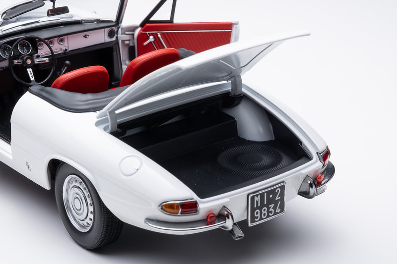 Alfa Romeo 1600 Duetto Spider 1966 - white 1:18
