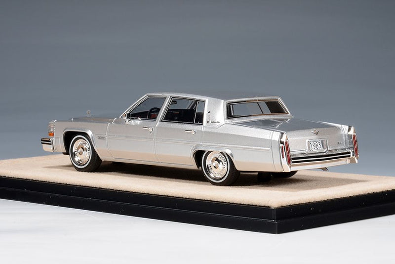 1983 Cadillac Sedan de Ville - Silver Metallic 1:43
