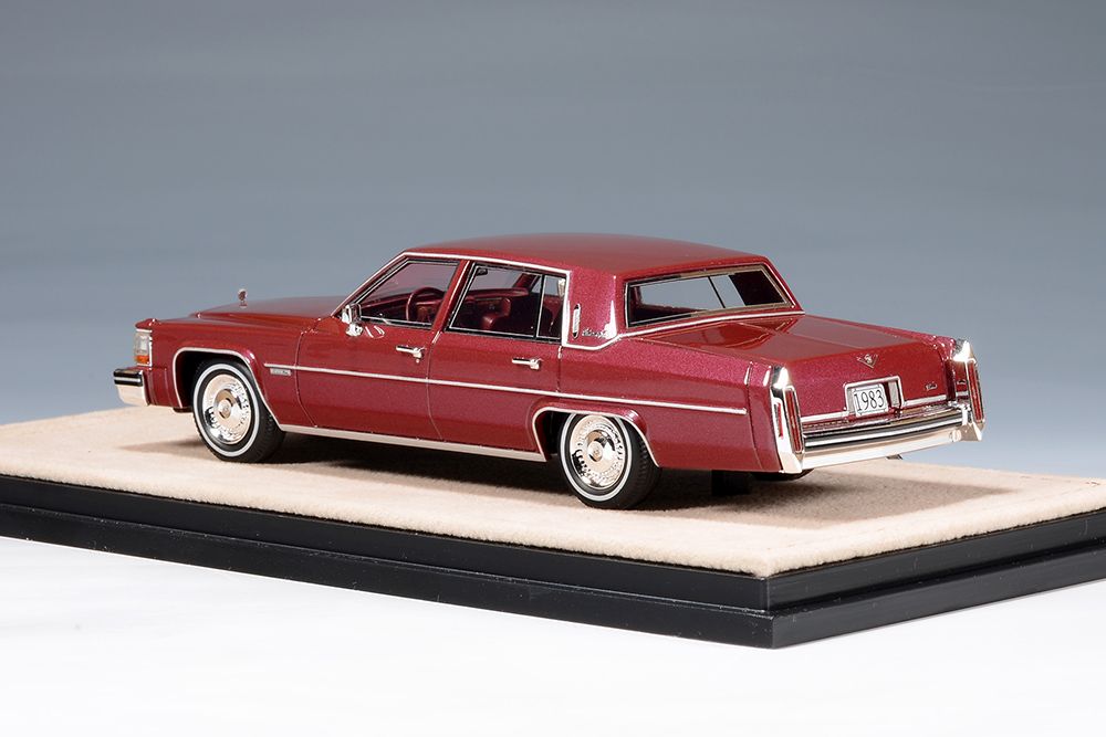 1983 Cadillac Sedan de Ville - Carmine Metallic 1:43 – Thomas