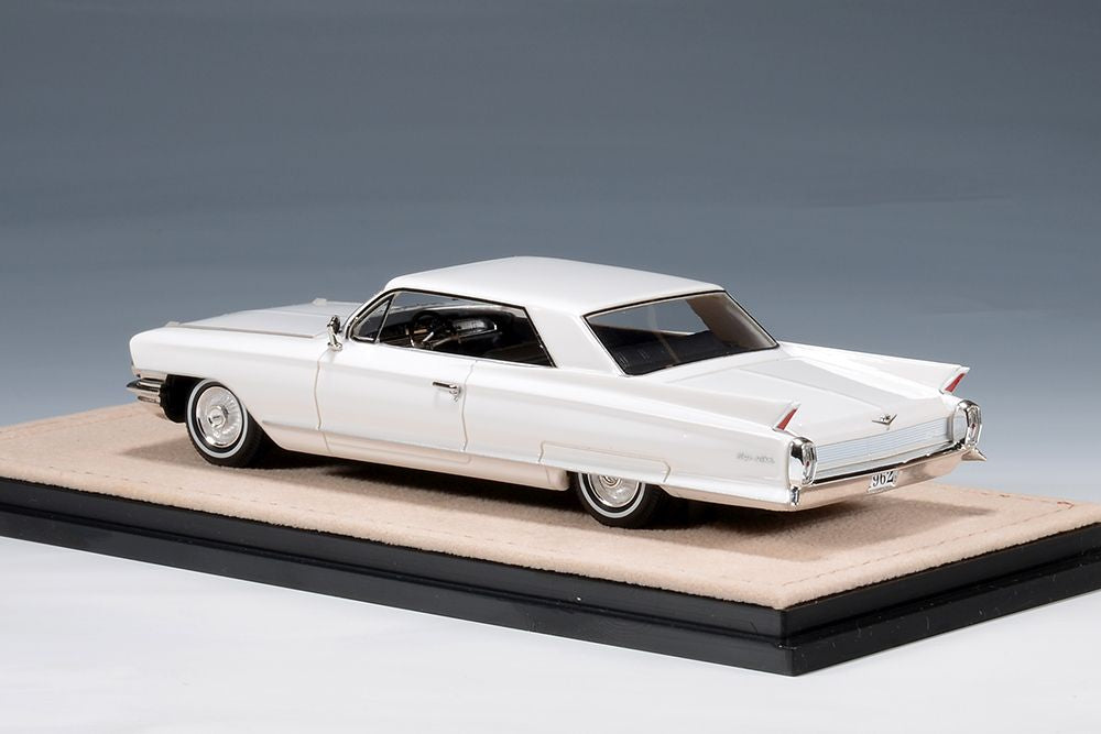 1962 Cadillac Coupe de Ville - Olympic White 1:43 – Thomas Langejürgen