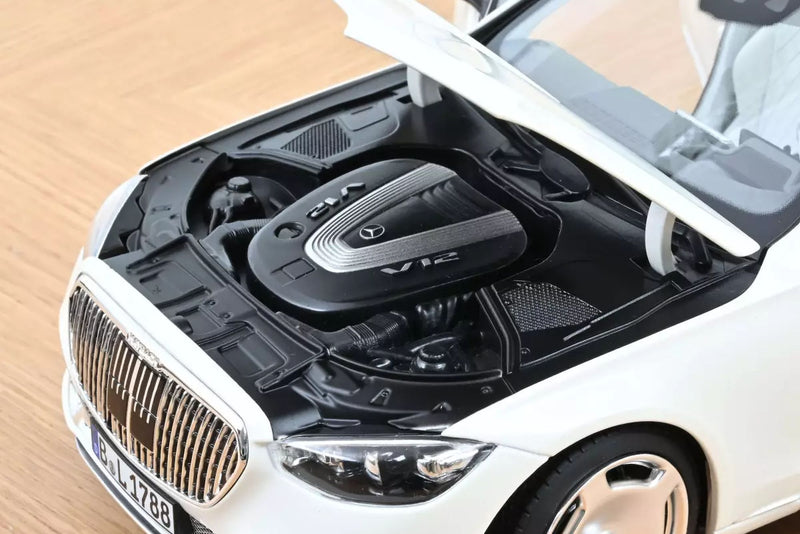 Mercedes-Maybach S 680 4MATIC 2021 - Diamond white met 1:18 – Thomas Langejürgen Mercedes-Maybach S 680 4MATIC 2021 - Diamond white met 1:18 – Thomas Langejürgen
