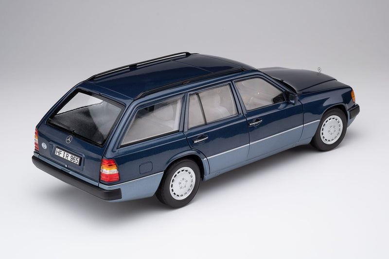 Mercedes-Benz  W124 300 TD 1990 nautical blue 1:18