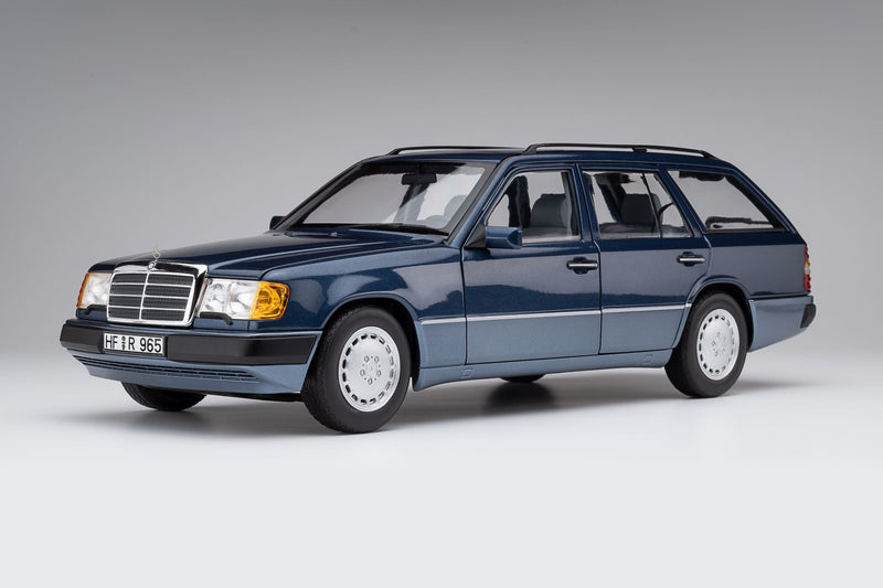 Mercedes-Benz  W124 300 TD 1990 nautical blue 1:18