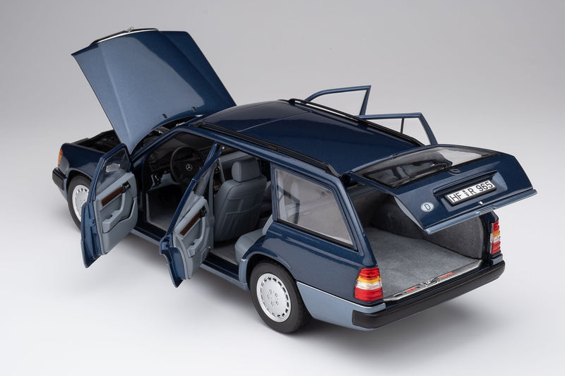 Mercedes-Benz  W124 300 TD 1990 nautical blue 1:18