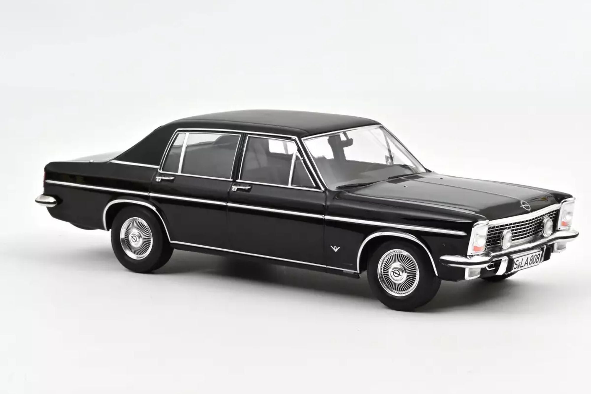 Opel Diplomat V8 1969 - black 1:18