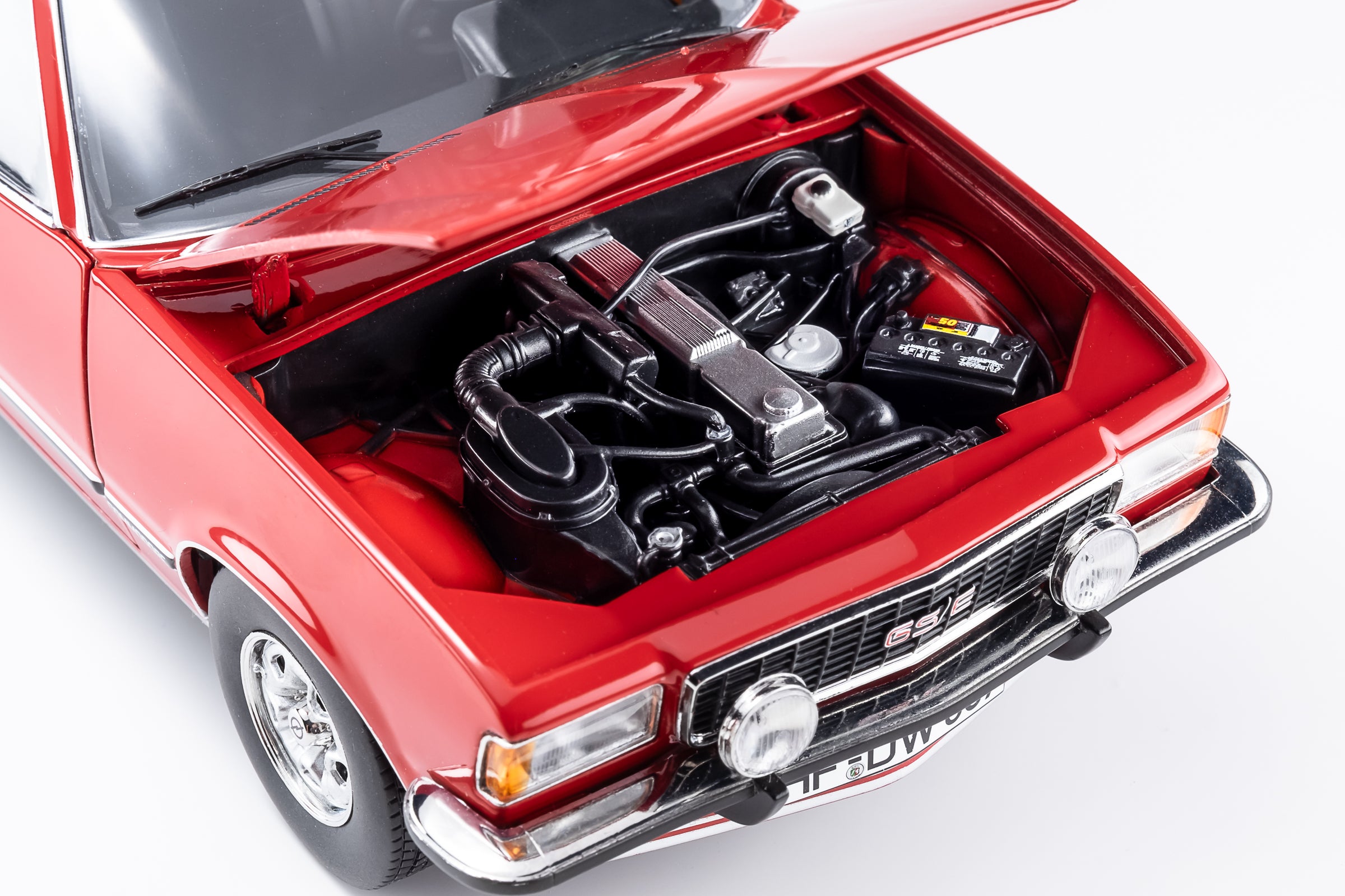 可愛いクリスマスツリーやギフトが！ Coupé GS/E B Commodore Opel red Langejürgen Thomas – 1:18 乗用車