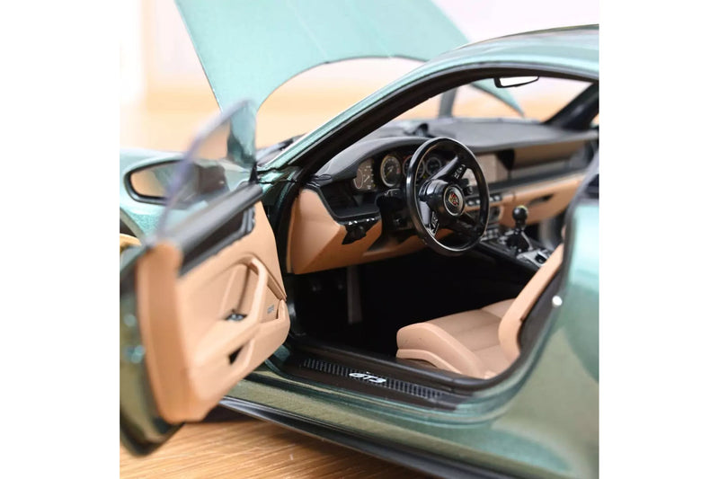 Porsche 911 (992) GT3 with Touring Package 2021 - Malachite Green met. 1:18