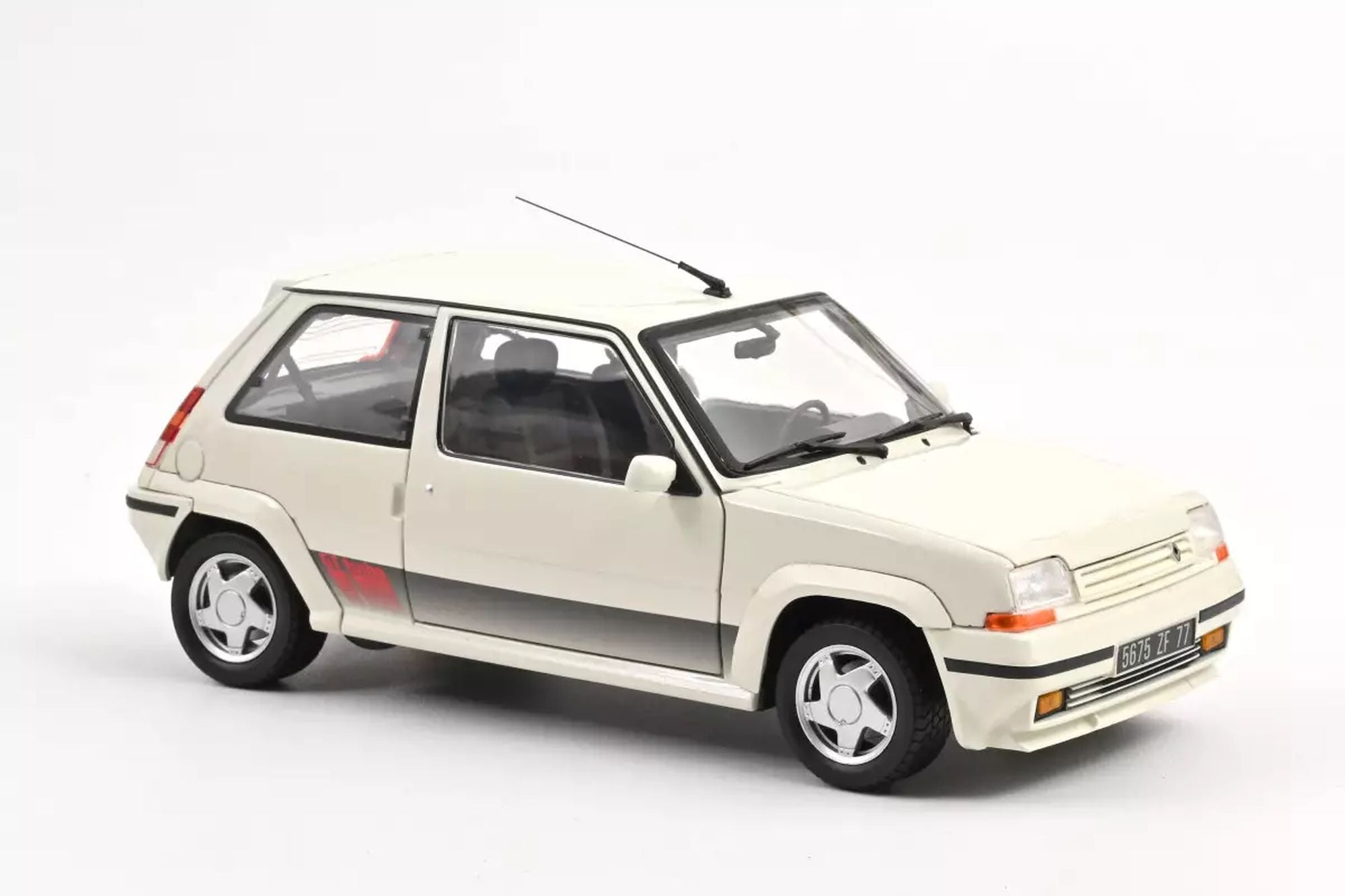 Solido 1:18 Renault 5 GT Turbo MK2 White 1989 Solido 1:18 Renault 5 GT Turbo MK2 White 1989