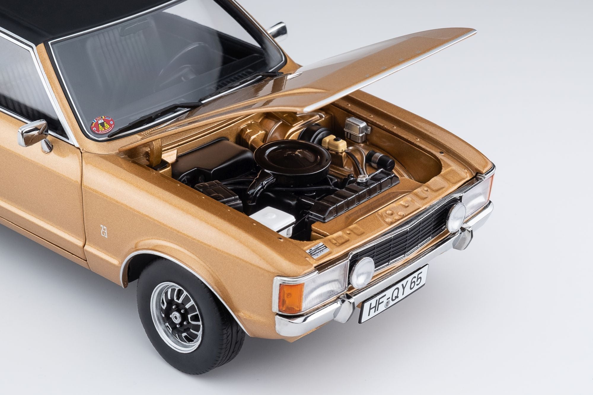 Cult Models 1/18 Scale CML128-1 - 1972 Ford Granada Coupe Cult Models 1/18 Scale CML128-1 - 1972 Ford Granada Coupe